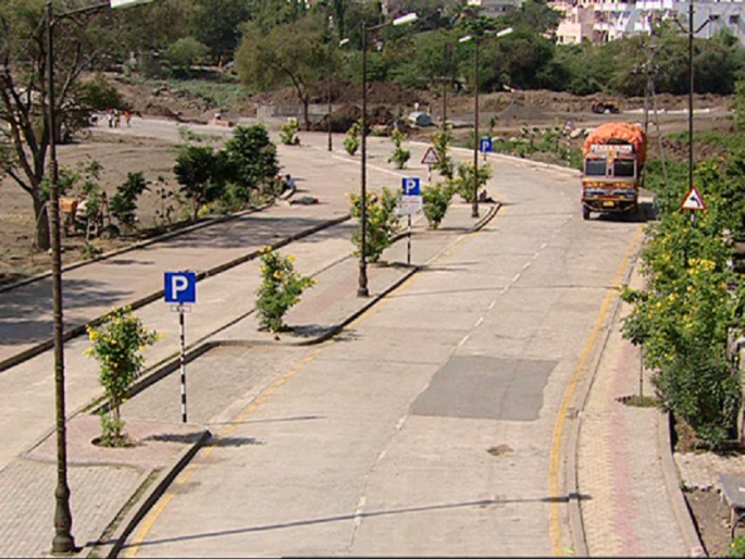 Stop trains coming from the city infected with the corona, the mayor demanded | कोरोना संक्रमित शहरातून येणाऱ्या गाड्यांना थांबवा, नगराध्यक्षांची मागणी Stop trains coming from the city infected with the corona, the mayor demanded | कोरोना संक्रमित शहरातून येणाऱ्या गाड्यांना थांबवा, नगराध्यक्षांची मागणी