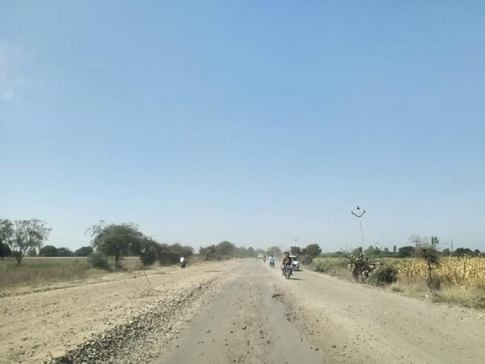 130 accident victims in 4 years; This is the identity of Parbhani district | ४ वर्षांत १३० अपघात बळी; रखडलेली रस्त्यांची कामे हीच परभणी जिल्ह्याची ओळख 130 accident victims in 4 years; This is the identity of Parbhani district | ४ वर्षांत १३० अपघात बळी; रखडलेली रस्त्यांची कामे हीच परभणी जिल्ह्याची ओळख