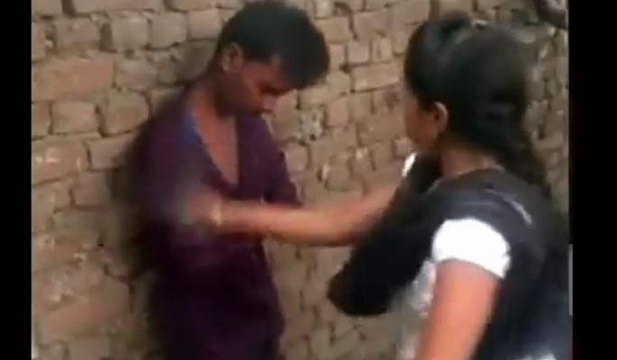 School students are victimized by Road Romeo | रोडरोमियोंच्या शिकार ठरताहेत शालेय विद्यार्थिनी School students are victimized by Road Romeo | रोडरोमियोंच्या शिकार ठरताहेत शालेय विद्यार्थिनी