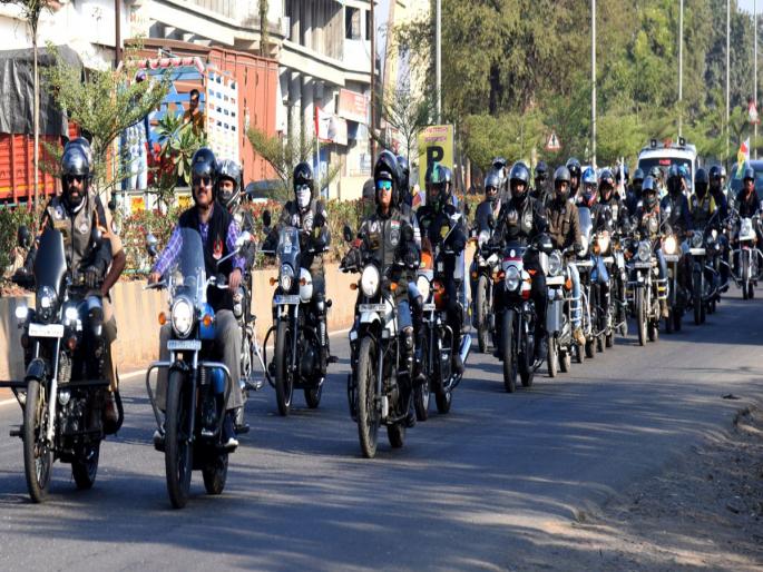 Road safety awareness: 1000 km perimeter tour for public awareness | रस्ता सुरक्षेचा जागर : जनप्रबोधनाकरिता १ हजार कि.मीच्या परिघात फेरफटका Road safety awareness: 1000 km perimeter tour for public awareness | रस्ता सुरक्षेचा जागर : जनप्रबोधनाकरिता १ हजार कि.मीच्या परिघात फेरफटका