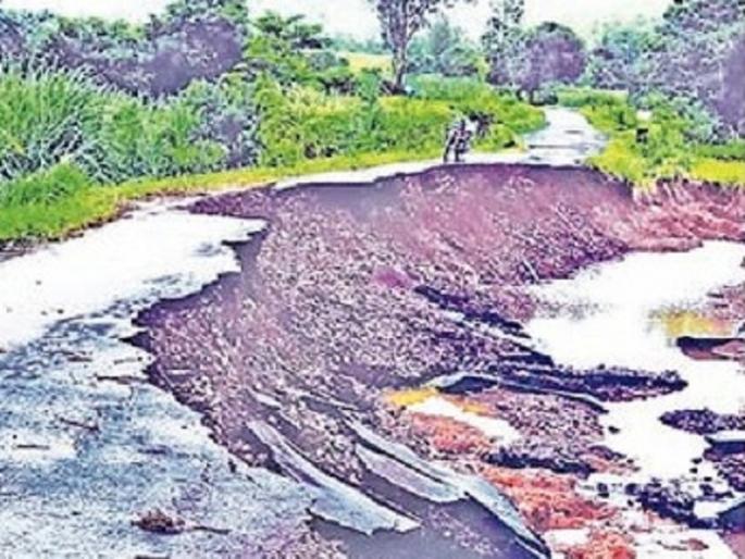 bad condition of rural roads in Sangli district due to lack of funds | निधीअभावी सांगली जिल्ह्यातील ग्रामीण रस्ते खड्ड्यांतच.. खराब रस्त्यांमुळे प्रवास करणे झाले कठीण