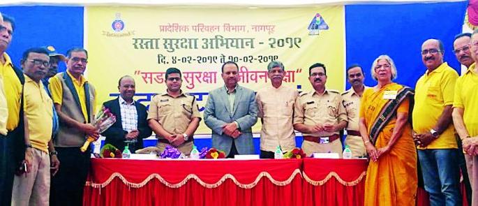 Transportation lessons from school curriculum required: Police Commissioner Upadhyay | शालेय अभ्यासक्रमातून वाहतुकीचे धडे आवश्यक : पोलीस आयुक्त उपाध्याय