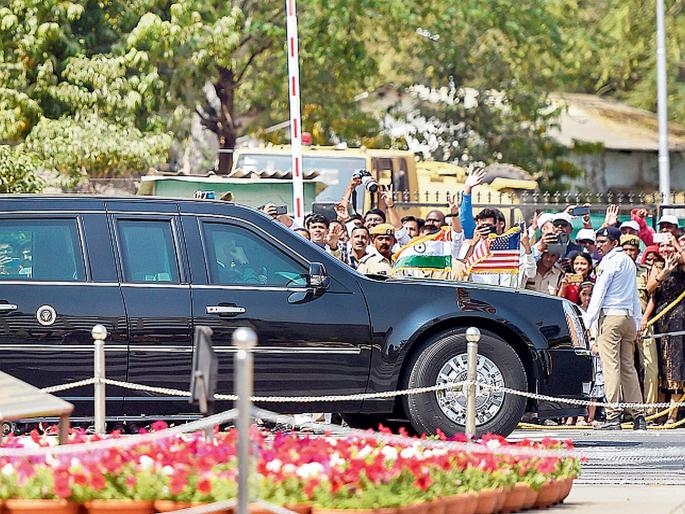 Donald Trump Visit: Exciting excursion to a 2km roadshow | Donald Trump Visit: २२ कि.मी.च्या रोड शोमध्ये उत्साहाला आले उधाण Donald Trump Visit: Exciting excursion to a 2km roadshow | Donald Trump Visit: २२ कि.मी.च्या रोड शोमध्ये उत्साहाला आले उधाण