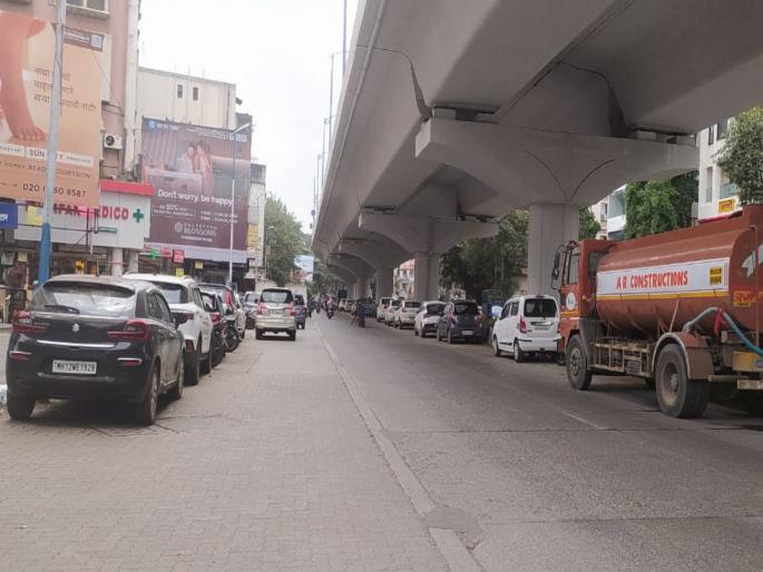 pune traffic Illegal parking on Sinhagad road invites traffic jam | Pune Traffic : सिंहगड रस्त्यावरील अवैध पार्किंगमुळे कोंडीला निमंत्रण