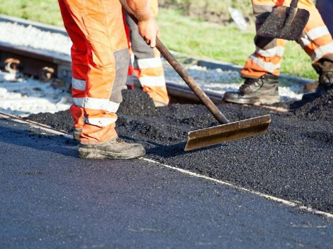 The road worth Rs 68 crores was not completed for 3 years; Kalyan-Ambernath road work finally gets underway | ६८ कोटींचा रस्ता ३ वर्षांपासून पूर्ण होईना; कल्याण-अंबरनाथ रस्त्याच्या कामाला अखेर मुहूर्त