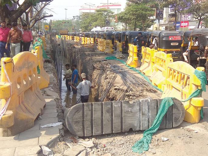 Road excavation disrupts traffic in Sanpada | रस्त्यांच्या खोदकामांचा सानपाड्यात वाहतुकीला अडथळा Road excavation disrupts traffic in Sanpada | रस्त्यांच्या खोदकामांचा सानपाड्यात वाहतुकीला अडथळा