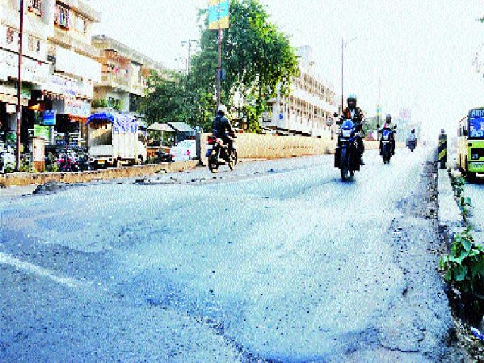 Staggered speed control rules | गतिरोधक उभारणीत नियमांना हरताळ