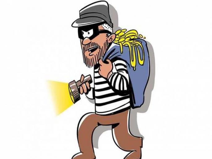 The family went to Bhopal and the thieves cleaned the house | कुटुंब भोपाळला गेले अन चोरट्यांनी घर साफ केले The family went to Bhopal and the thieves cleaned the house | कुटुंब भोपाळला गेले अन चोरट्यांनी घर साफ केले