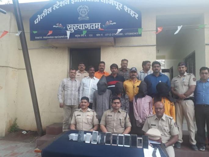 Robbery gangs busted in Nagpur: Three arrested | नागपुरात लुटारूंची टोळी गवसली : तिघांना अटक Robbery gangs busted in Nagpur: Three arrested | नागपुरात लुटारूंची टोळी गवसली : तिघांना अटक