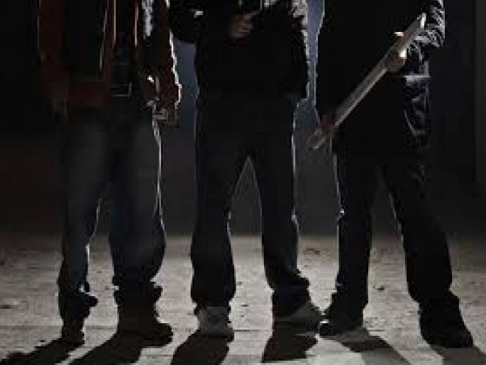 Three people from Sangli came to Dharashiv for robbery, caught in a trap during police patrol | दरोड्यासाठी सांगलीहून आले धाराशिवमध्ये, पोलिसांच्या गस्ती दरम्यान तिघे जाळ्यात अडकले Three people from Sangli came to Dharashiv for robbery, caught in a trap during police patrol | दरोड्यासाठी सांगलीहून आले धाराशिवमध्ये, पोलिसांच्या गस्ती दरम्यान तिघे जाळ्यात अडकले