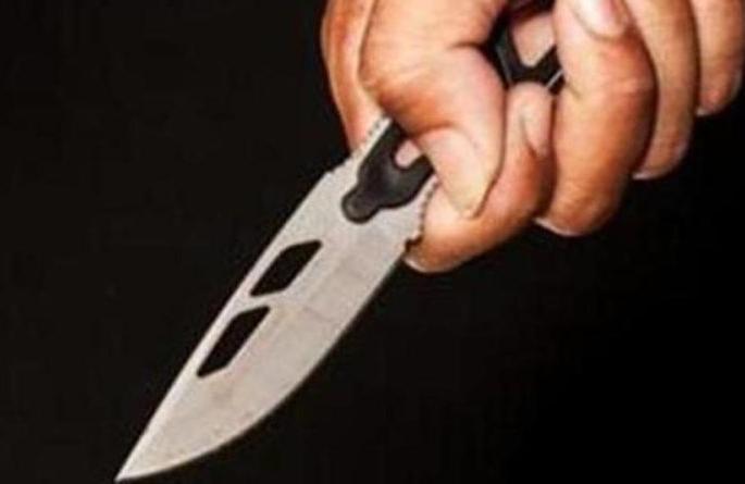 Awful; Reached the road and demanded love ... When she refused, he was stabbed ... Again, a young woman was killed | भीषण; रस्त्यात गाठून केली प्रेमाची मागणी... नकार दिल्यावर केला चाकूहल्ला... पुन्हा एका तरुणीचा गेला बळी