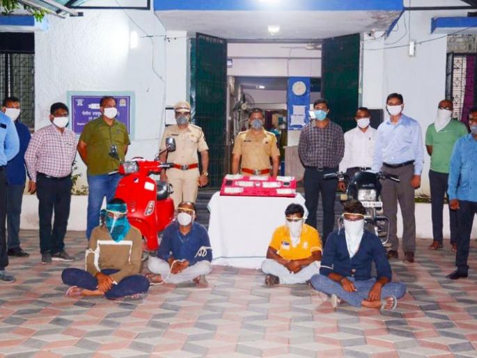 Robbery thrown to alleviate financial hardship | आर्थिक तंगी दूर करण्यासाठी टाकला दरोडा Robbery thrown to alleviate financial hardship | आर्थिक तंगी दूर करण्यासाठी टाकला दरोडा