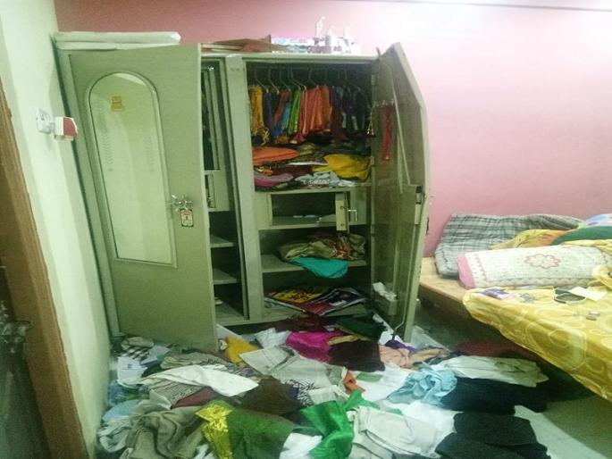 robbery in Nanded's Bhagyanagar | नांदेडच्या भाग्यनगरमध्ये घरफोडी; तीन लाखांचा ऐवज लंपास robbery in Nanded's Bhagyanagar | नांदेडच्या भाग्यनगरमध्ये घरफोडी; तीन लाखांचा ऐवज लंपास