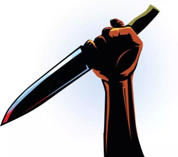 A robbery on the tip of knife at crowd place in Nagpur | नागपुरात चाकूच्या धाकावर वर्दळीच्या ठिकाणी दरोडा A robbery on the tip of knife at crowd place in Nagpur | नागपुरात चाकूच्या धाकावर वर्दळीच्या ठिकाणी दरोडा