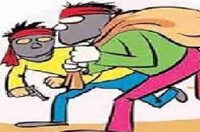 one more family was beaten and looted by thieves after puncturing car on road in wardha, third incident in two days | वर्ध्यात चोरट्यांचा धुमाकुळ; टायर पंक्चर करून दाम्पत्यास लुटले, दोन दिवसातली तिसरी घटना one more family was beaten and looted by thieves after puncturing car on road in wardha, third incident in two days | वर्ध्यात चोरट्यांचा धुमाकुळ; टायर पंक्चर करून दाम्पत्यास लुटले, दोन दिवसातली तिसरी घटना