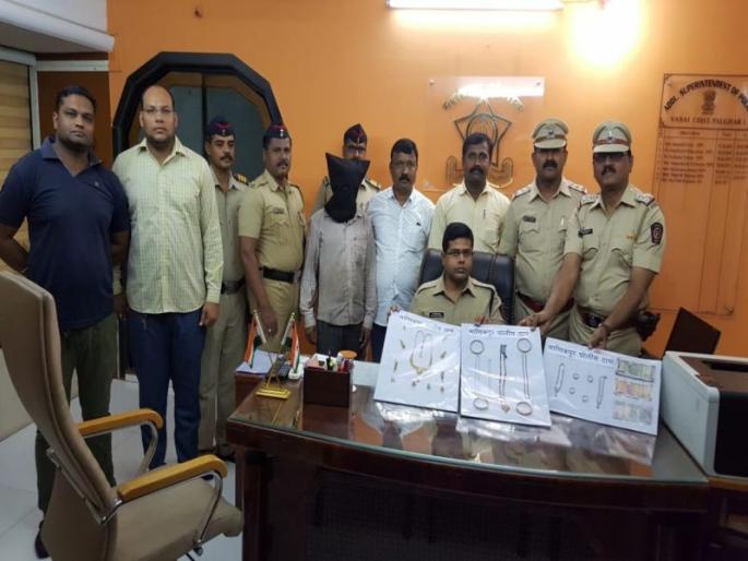 The missing jwellery bag found in just 6 hours due to police investigation | हरवलेले दाग-दागिने पोलिसांमुळे अवघ्या ६ तासात सापडले The missing jwellery bag found in just 6 hours due to police investigation | हरवलेले दाग-दागिने पोलिसांमुळे अवघ्या ६ तासात सापडले