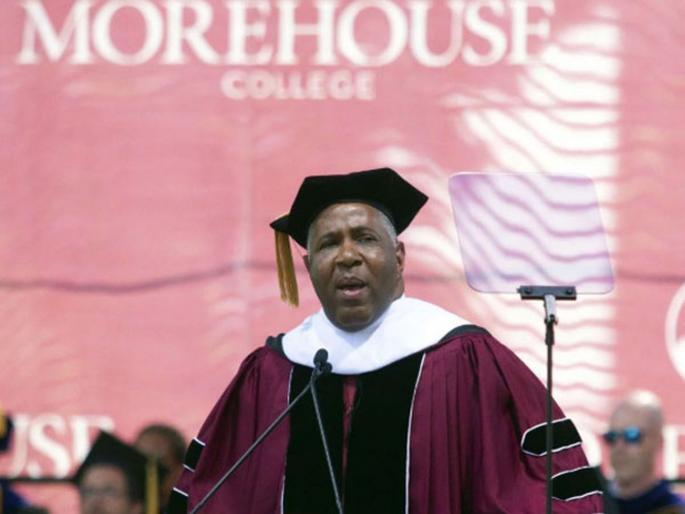 This billionaire promised to pay off student loans for an entire class | 'ही' व्यक्ती फेडणार विद्यार्थ्यांचं २७९ कोटी रूपयांचं कर्ज, घोषणा करताच विद्यार्थ्यांच्या डोळ्यात आनंदाश्रू!