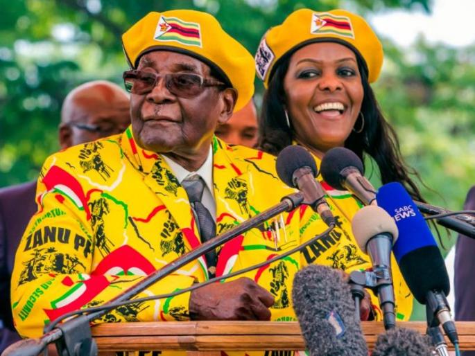 Military coup in Zimbabwe? | 93 वर्षीय मुगाबेंची सत्ता जाणार का? लष्कराने घेतला शासकीय दूरचित्रवाहिनीचा ताबा Military coup in Zimbabwe? | 93 वर्षीय मुगाबेंची सत्ता जाणार का? लष्कराने घेतला शासकीय दूरचित्रवाहिनीचा ताबा
