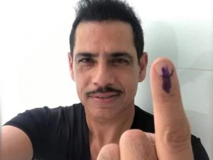 lok sabha election 2019 Robert Vadra posts Paraguay flag with election selfie twitter trolls him | रॉबर्ट वाड्रांना तिरंगा कळेना! आधी पॅराग्वेचा झेंडा ट्विट; फजिती होताच लगेच डिलीट lok sabha election 2019 Robert Vadra posts Paraguay flag with election selfie twitter trolls him | रॉबर्ट वाड्रांना तिरंगा कळेना! आधी पॅराग्वेचा झेंडा ट्विट; फजिती होताच लगेच डिलीट