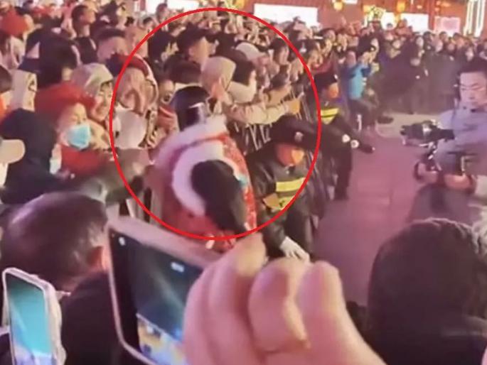 humanoid robot attacks humans in china Shocking video viral | भरसभेत AI रोबोट भडकला, लोकांना मारण्यासाठी धावला! चीनमधून समोर आला धक्कादायक व्हिडिओ