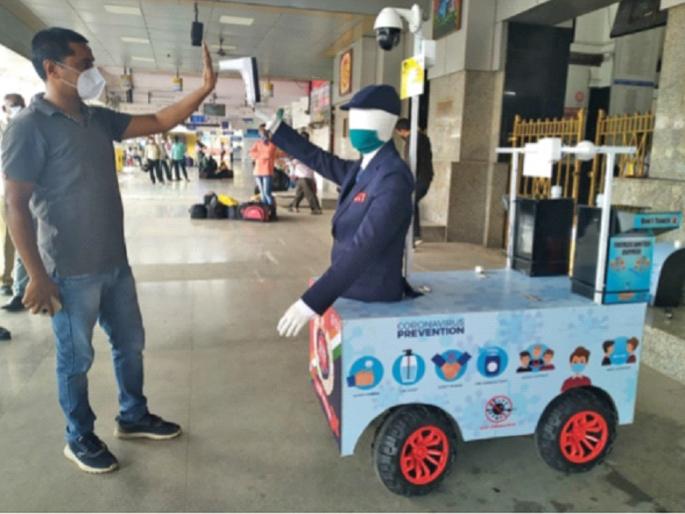 Central Railway robot to hit Corona; Use of mobile app | कोरोनाला टक्कर देणार मध्य रेल्वेचा रोबोट; माेबाइल ॲपचा वापर Central Railway robot to hit Corona; Use of mobile app | कोरोनाला टक्कर देणार मध्य रेल्वेचा रोबोट; माेबाइल ॲपचा वापर