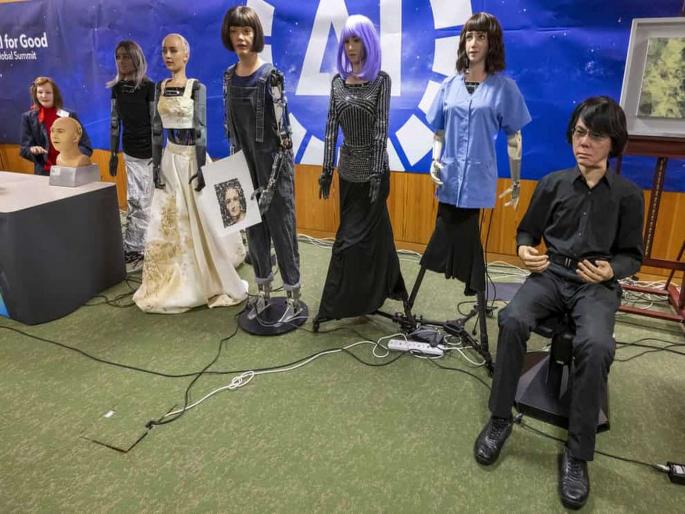 Robots, he said, would not rebel against humans; A press conference was held for the first time | रोबोट्स म्हणाले, माणसांविरुद्ध बंड करणार नाही; पहिल्यांदाच घेतली पत्रकार परिषद Robots, he said, would not rebel against humans; A press conference was held for the first time | रोबोट्स म्हणाले, माणसांविरुद्ध बंड करणार नाही; पहिल्यांदाच घेतली पत्रकार परिषद