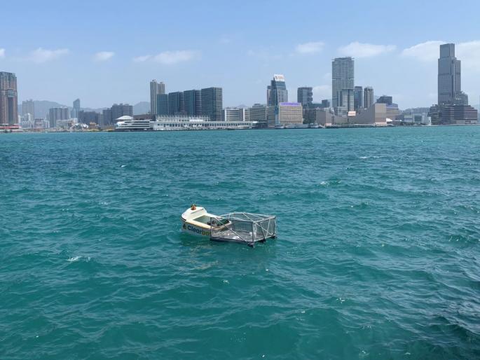 This AI-enabled robotic boat cleans to keep plastic trash out of ocean | Robotic Boat: रिमोटच्या बोटींनी काढणार समुद्रातील कचरा This AI-enabled robotic boat cleans to keep plastic trash out of ocean | Robotic Boat: रिमोटच्या बोटींनी काढणार समुद्रातील कचरा