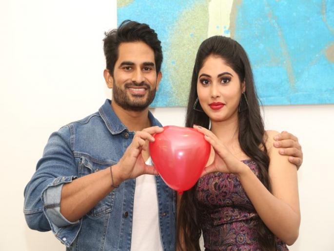 Rockey Marathi Movie Releasing On 8th March 2019 | ‘व्हॅलेंटाईन्स डे 'च्या रंगात रंगले अक्षया आणि संदीप, या तारखेला येणार रसिकांच्या भेटीला Rockey Marathi Movie Releasing On 8th March 2019 | ‘व्हॅलेंटाईन्स डे 'च्या रंगात रंगले अक्षया आणि संदीप, या तारखेला येणार रसिकांच्या भेटीला