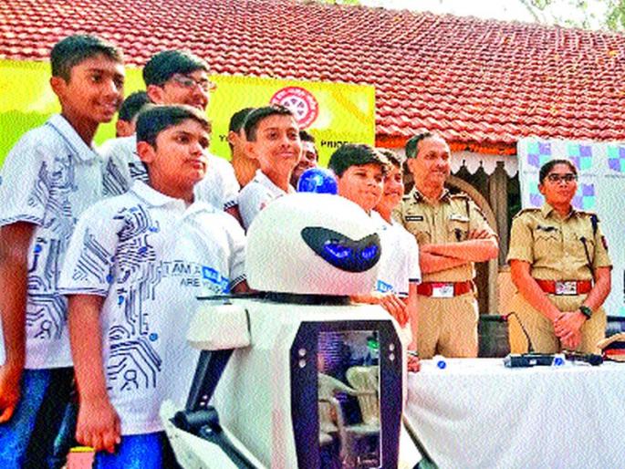 Roadio to help traffic police ... | वाहतूक पोलिसांच्या मदतीला रोडिओ...