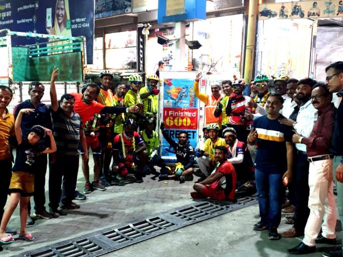 600 km cycling on occasion of Jijau Janmotsaw | जिजाऊ जयंतीनिमित्त ६०० किमी ‘सायकलवारी’ 600 km cycling on occasion of Jijau Janmotsaw | जिजाऊ जयंतीनिमित्त ६०० किमी ‘सायकलवारी’