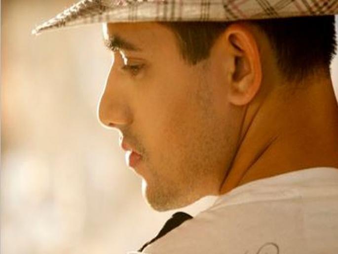 Singer Rodney Fernandes cheating case: to the more complaining police; The amount of fraud increased by five crores | गायक रॉडनी फर्नांडिस फसवणूक प्रकरणात आणखी तक्रारदारांची पोलिसांकडे धाव Singer Rodney Fernandes cheating case: to the more complaining police; The amount of fraud increased by five crores | गायक रॉडनी फर्नांडिस फसवणूक प्रकरणात आणखी तक्रारदारांची पोलिसांकडे धाव