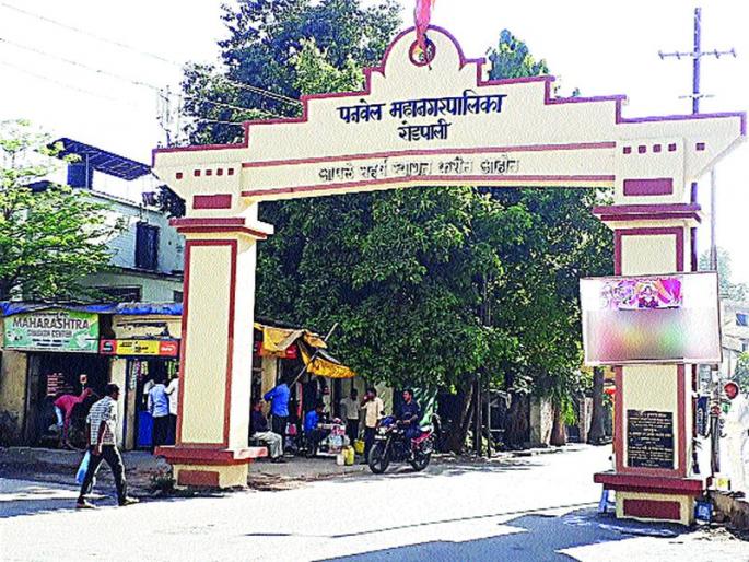 Municipal Board of nominees on the arc; Twenty two and a half years later the administration was awake | कमानीवर महापालिकेचे नामफलक; अडीच वर्षांनंतर प्रशासनाला जाग Municipal Board of nominees on the arc; Twenty two and a half years later the administration was awake | कमानीवर महापालिकेचे नामफलक; अडीच वर्षांनंतर प्रशासनाला जाग