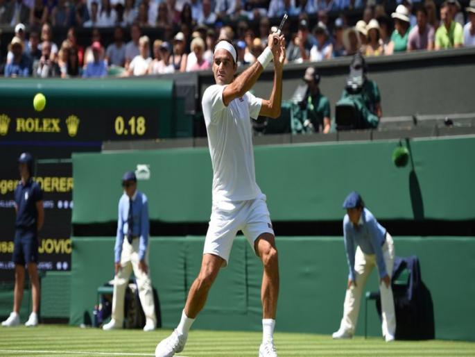 Wimbledon Tennis: Federer's fulfilled little girl desire | Wimbledon Tennis : फेडररने केली त्या चिमुकलीची इच्छा पूर्ण... Wimbledon Tennis: Federer's fulfilled little girl desire | Wimbledon Tennis : फेडररने केली त्या चिमुकलीची इच्छा पूर्ण...