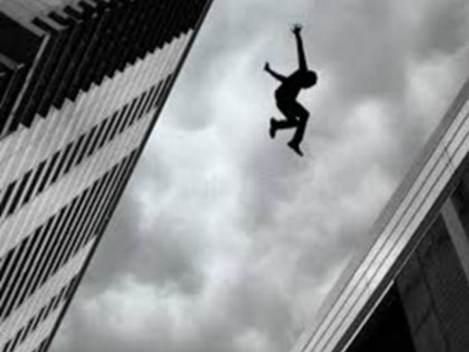 Grandmother jumps from terrace with grandson Shocking reason revealed | नातवासह आजीने गच्चीवरुन मारली उडी; धक्कादायक कारण समोर Grandmother jumps from terrace with grandson Shocking reason revealed | नातवासह आजीने गच्चीवरुन मारली उडी; धक्कादायक कारण समोर