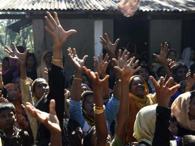 7 rohingya deportation assam handover myanmar supreme court | रोहिंग्यांना म्यानमारमध्ये पाठवणार, केंद्र सरकारच्या निर्णयाविरोधात याचिका दाखल  7 rohingya deportation assam handover myanmar supreme court | रोहिंग्यांना म्यानमारमध्ये पाठवणार, केंद्र सरकारच्या निर्णयाविरोधात याचिका दाखल
