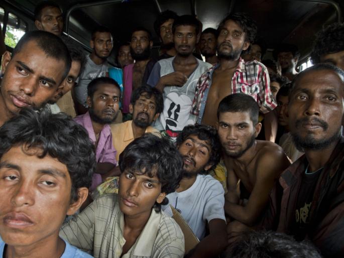 Indian citizenship is given to Rohingyas with the help of fake documents, network active for infiltration | बनावट कागदपत्रांच्या मदतीने रोहिंग्यांना दिलं जातंय भारतीय नागरिकत्व, घुसखोरीसाठी नेटवर्क सक्रिय Indian citizenship is given to Rohingyas with the help of fake documents, network active for infiltration | बनावट कागदपत्रांच्या मदतीने रोहिंग्यांना दिलं जातंय भारतीय नागरिकत्व, घुसखोरीसाठी नेटवर्क सक्रिय