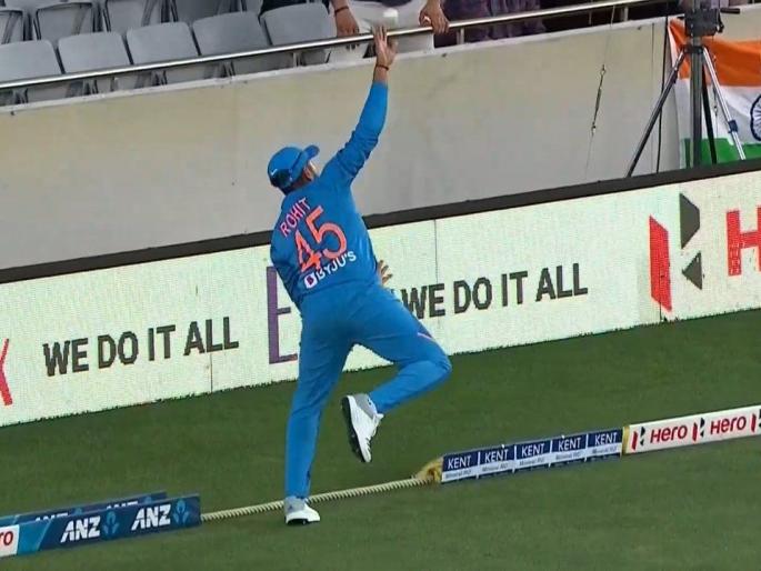Ind vs NZ, 1st T20: Rohit Sharma becomes Superman; Catch in one hand caught in the air | Ind vs NZ, 1st T20 : रोहित शर्मा बनला सुपरमॅन; हवेत पकडली एका हातात कॅच