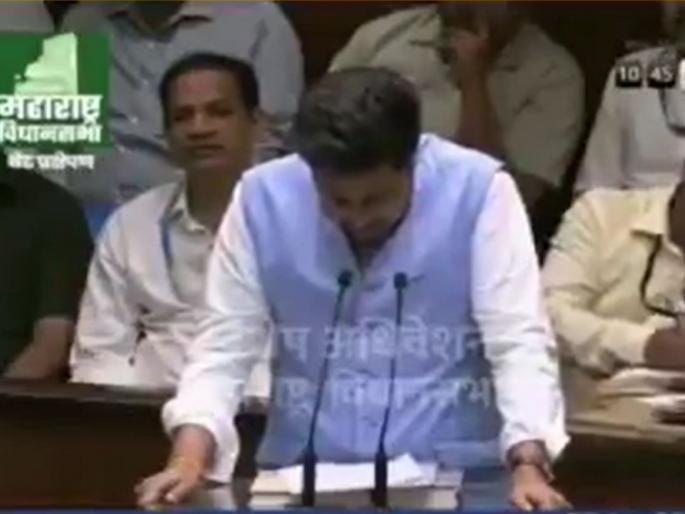 Criticism of MLA Rohit Pawar, nothing came out of Nagpur session | खुर्च्या वाचविण्यातच गमावले अधिवेशन, काहीच हाती लागले नाही - रोहित पवार Criticism of MLA Rohit Pawar, nothing came out of Nagpur session | खुर्च्या वाचविण्यातच गमावले अधिवेशन, काहीच हाती लागले नाही - रोहित पवार