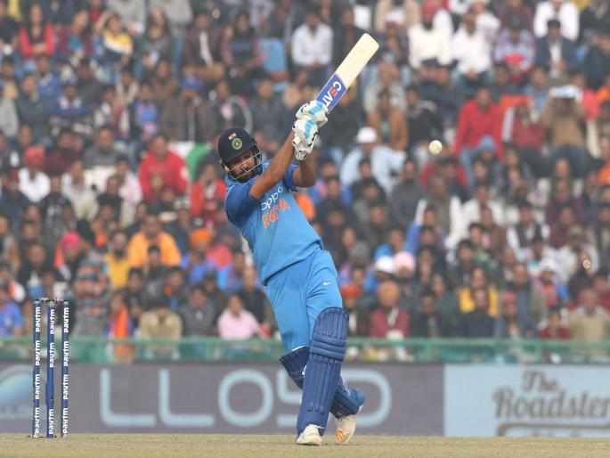 The world's first batsman Rohit Sharma's third double century, Sri Lanka's Dhup Dhoot washed out | जगातला पहिला फलंदाज! रोहित शर्माची तिसरी डबल सेंच्युरी, लंकेला धु-धु धुतलं
