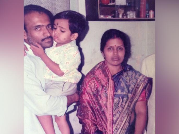 In this photo, cute boy is a successful player of Team India, guess who is he? | 'या' फोटोतला चिमुरडा आहे टीम इंडियाचा यशस्वी खेळाडू, बघा ओळखता येतोय का?