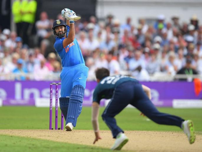 After leaving the Test team, Rohit did the tweet, read what he said! | कसोटी संघातून वगळल्यानंतर रोहितने केले ट्विट, वाचा काय म्हणाला !