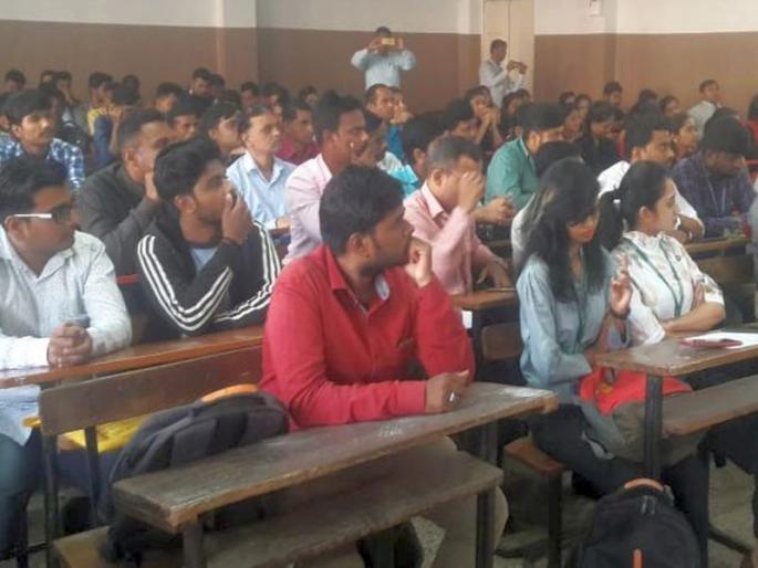 Preliminary selection of 3 candidates for employment fair | रोजगार मेळाव्यात १२६ उमेदवारांची प्राथमिक निवड Preliminary selection of 3 candidates for employment fair | रोजगार मेळाव्यात १२६ उमेदवारांची प्राथमिक निवड