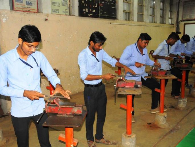 Many youth got employment from 18 employment gathering in Akola district | अकोला जिल्हयात १८ रोजगार मेळाव्यातून अनेक युवकांना मिळाला रोजगार Many youth got employment from 18 employment gathering in Akola district | अकोला जिल्हयात १८ रोजगार मेळाव्यातून अनेक युवकांना मिळाला रोजगार