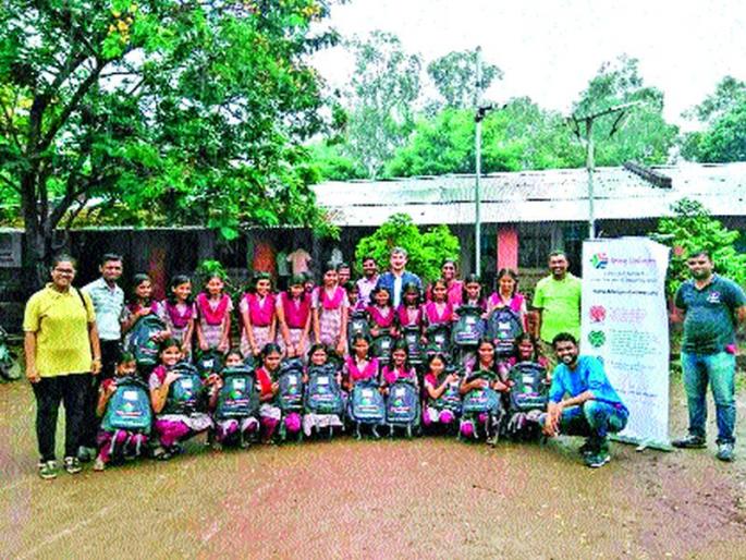 Support for the needy people from the collection of waste | रद्दी संकलनातून मिळतोय गरजूंना आधार Support for the needy people from the collection of waste | रद्दी संकलनातून मिळतोय गरजूंना आधार