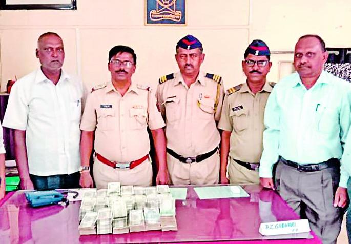 The CCTV footage of the 40 lakh cash bag of the passenger was investigated | प्रवाशाच्या ४० लाख रोकडच्या बॅगेचा सीसीटीव्ही फुटेजमुळे तपास