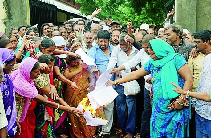 Nationalist Congress Party's Gandhigiri for poor people kerosene | गरिबांच्या रॉकेलसाठी राष्ट्रवादीची गांधीगिरी 