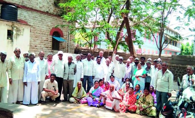 After twenty-two years of kerosene campaign, notices issued to chat-participants | रॉकेल आंदोलनाचे बावीस वर्षांनंतर चटके-सहभागी कार्यकर्त्यांना नोटिसा जारी