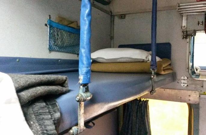 Free Bedroll in Duronto Express | दुरांतो एक्स्प्रेसमध्ये मिळणार मोफत बेडरोल Free Bedroll in Duronto Express | दुरांतो एक्स्प्रेसमध्ये मिळणार मोफत बेडरोल
