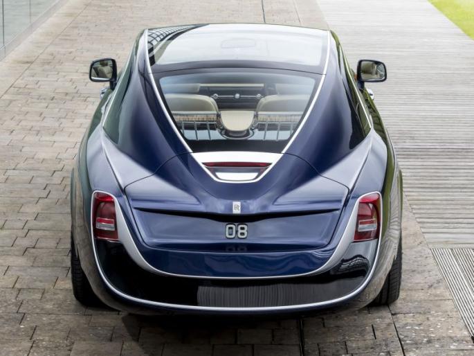 Rolls Royce Sweptail thirteen million dollar world's most expensive car | ही आहे जगातली सर्वात महागडी कार, अंबानींकडेही नाही ही कार! Rolls Royce Sweptail thirteen million dollar world's most expensive car | ही आहे जगातली सर्वात महागडी कार, अंबानींकडेही नाही ही कार!