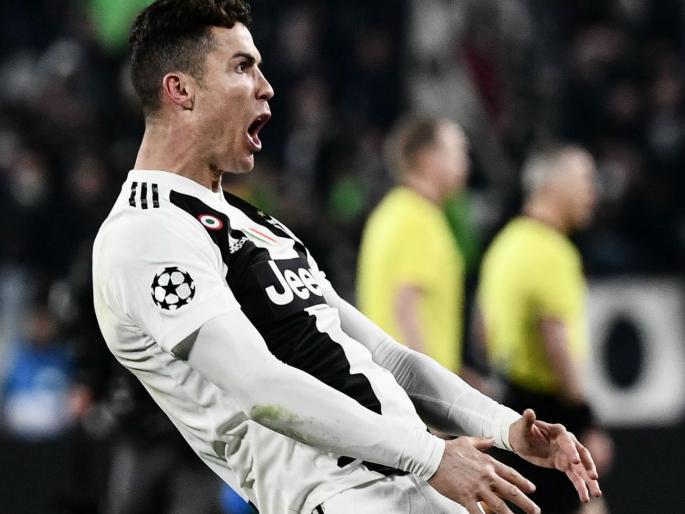 Ronaldo's record hat-trick; Yuvvants team rivals in quarter-finals | रोनाल्डोची विक्रमी हॅट्ट्रिक; युवेंट्स संघाची उपांत्यपूर्व फेरीत धडक